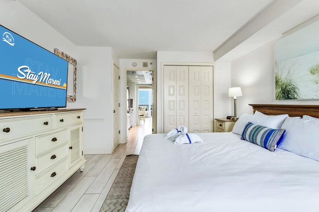 Tiki Beach suite full kitchen with modern appliances at StayMareni